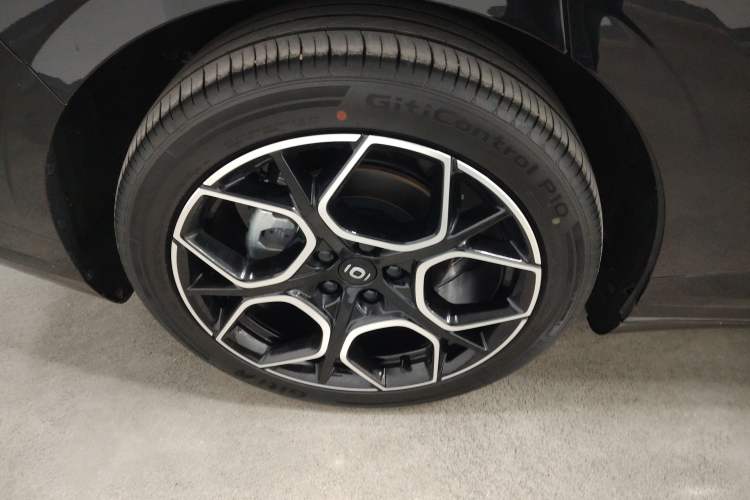 Used CHANGAN NEVO A07 2024 All-Electric "True Fragrance" Edition 710 Flagship Model Right Rear Wheel Hub