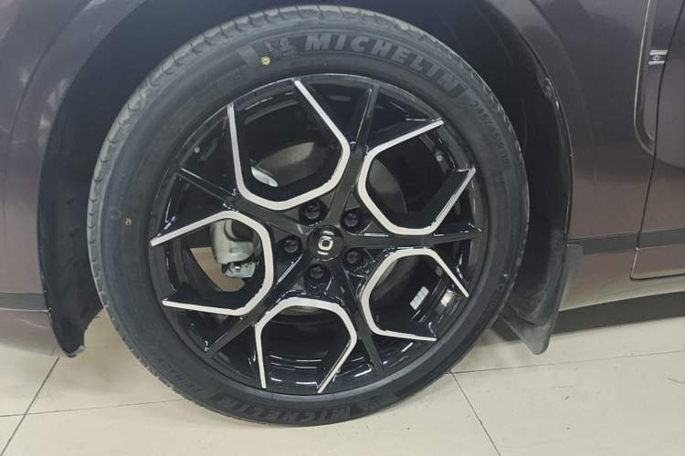 Used CHANGAN NEVO A07 2024 All-Electric "True Fragrance" Edition 710 Flagship Model Left Front Wheel Hub