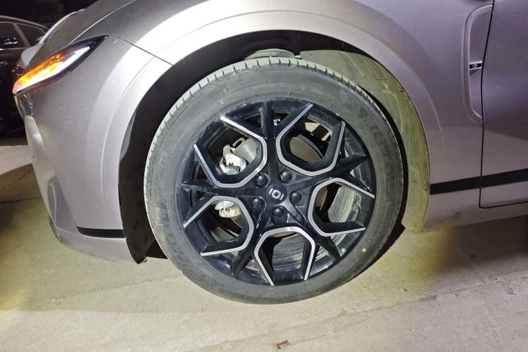 Used CHANGAN NEVO A07 2024 All-Electric "True Fragrance" Edition 710 Flagship Model Left Front Wheel Hub