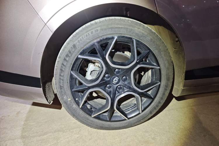 Used CHANGAN NEVO A07 2024 All-Electric "True Fragrance" Edition 710 Flagship Model Right Rear Wheel Hub