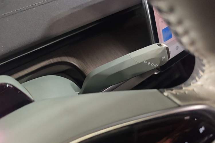 Used CHANGAN NEVO A07 2024 All-Electric "True Fragrance" Edition 710 Flagship Model Gear Lever