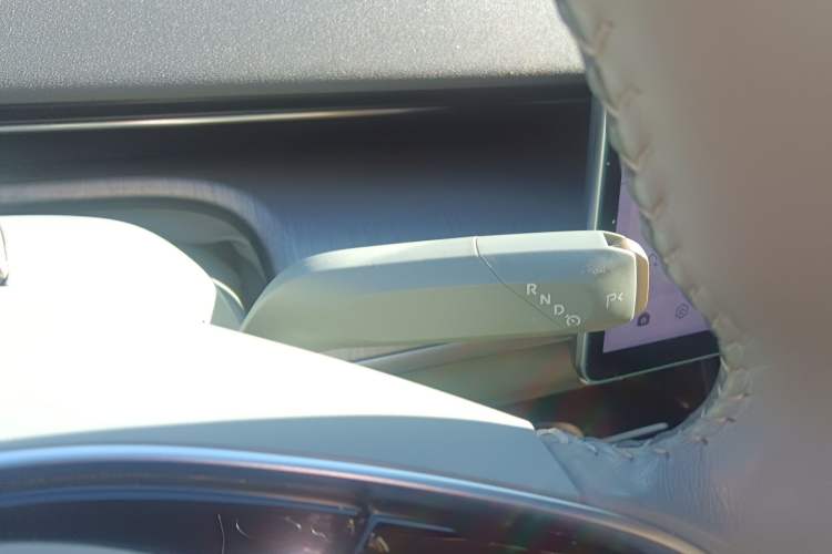 Used CHANGAN NEVO A07 2024 All-Electric "True Fragrance" Edition 710 Flagship Model Gear Lever