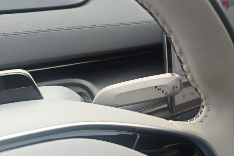 Used CHANGAN NEVO A07 2024 All-Electric "True Fragrance" Edition 710 Flagship Model Gear Lever