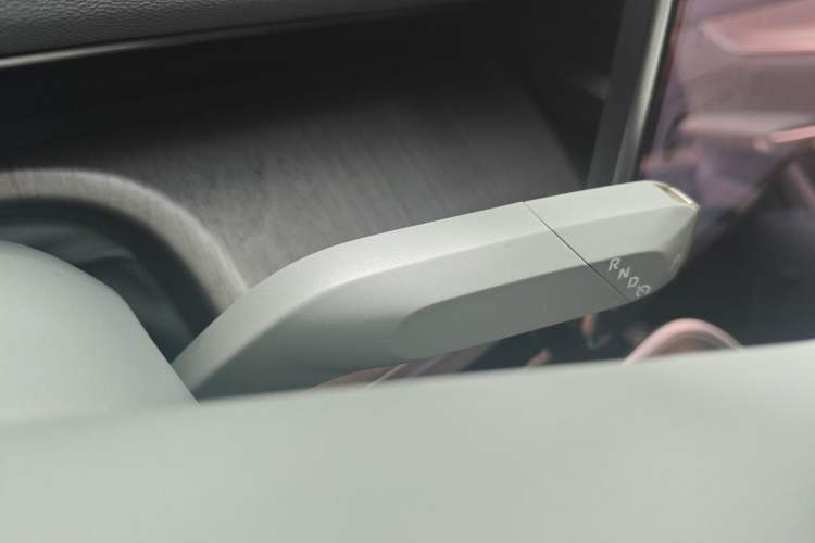 Used CHANGAN NEVO A07 2024 All-Electric "True Fragrance" Edition 710 Flagship Model Gear Lever
