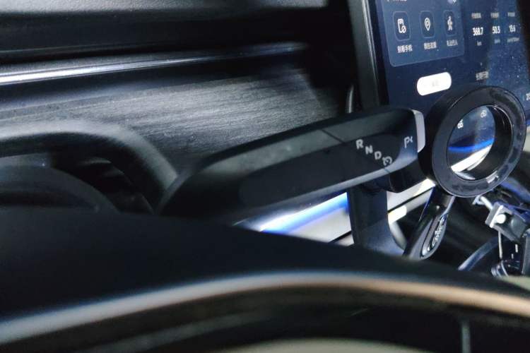 Used CHANGAN NEVO A07 2024 All-Electric "True Fragrance" Edition 710 Flagship Model Gear Lever