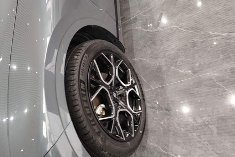 Used CHANGAN NEVO A07 2024 All-Electric "True Fragrance" Edition 710 Flagship Model Left Front Wheel Hub