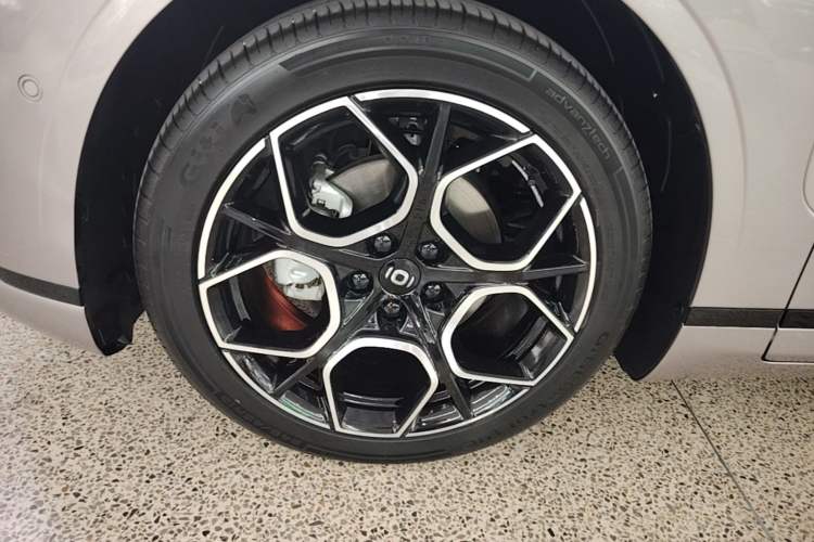 Used CHANGAN NEVO A07 2024 All-Electric "True Fragrance" Edition 710 Flagship Model Left Front Wheel Hub