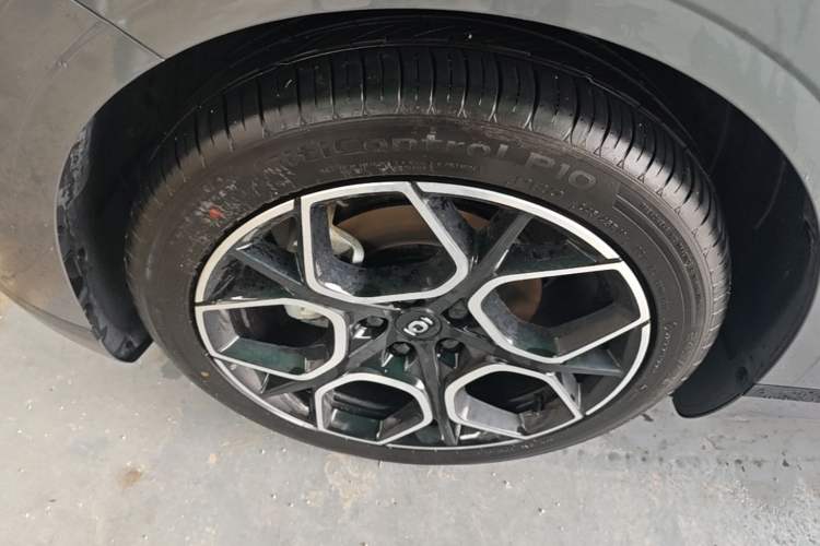 Used CHANGAN NEVO A07 2024 All-Electric "True Fragrance" Edition 710 Flagship Model Left Front Wheel Hub