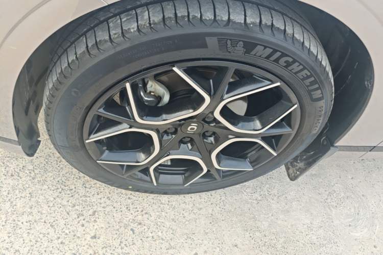 Used CHANGAN NEVO A07 2024 All-Electric "True Fragrance" Edition 710 Flagship Model Left Front Wheel Hub