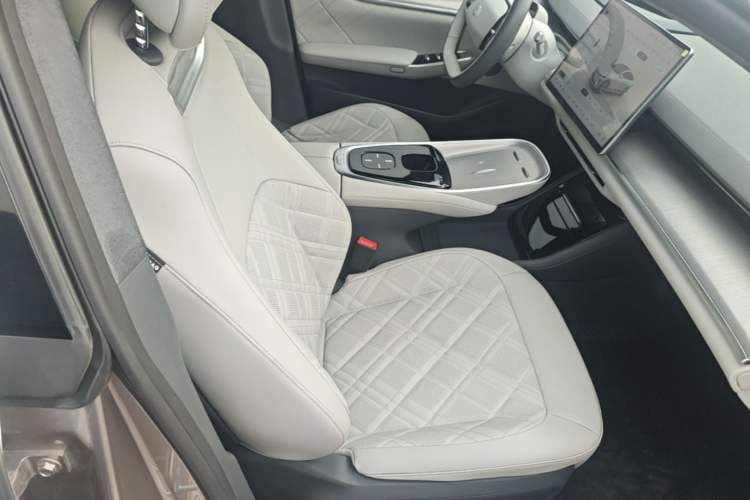 Used CHANGAN NEVO A07 2024 All-Electric "True Fragrance" Edition 710 Flagship Model Right Front Seat