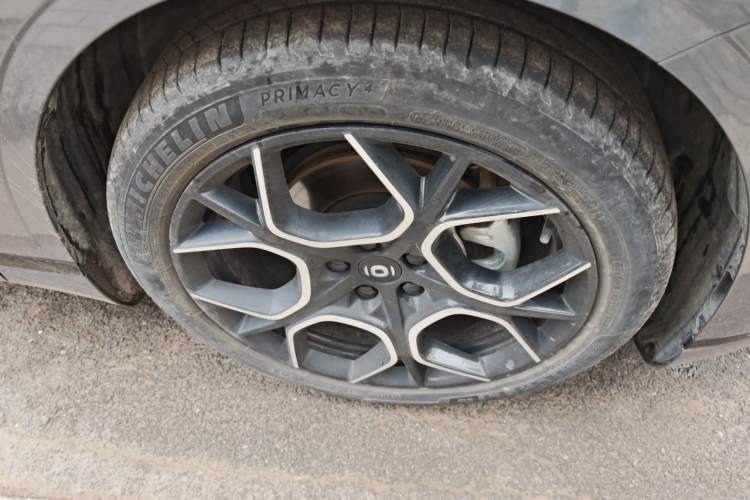 Used CHANGAN NEVO A07 2024 All-Electric "True Fragrance" Edition 710 Flagship Model Right Front Wheel Hub