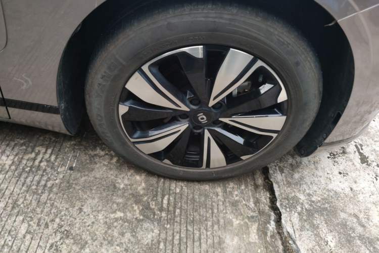 Used CHANGAN NEVO A07 2024 All-Electric "Real Bargain" Version 515 Elite Model 58.9 kWh Right Front Wheel Hub