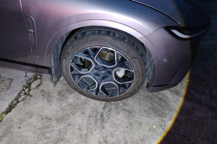 Used CHANGAN NEVO A07 2024 All-Electric "True Fragrance" Edition 710 Flagship Model Right Front Wheel Hub
