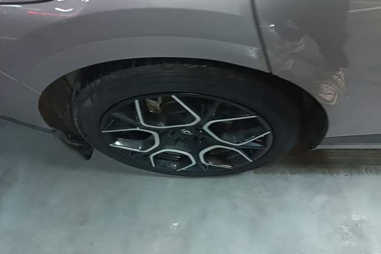 Used CHANGAN NEVO A07 2024 All-Electric "True Fragrance" Edition 710 Flagship Model Right Rear Wheel Hub