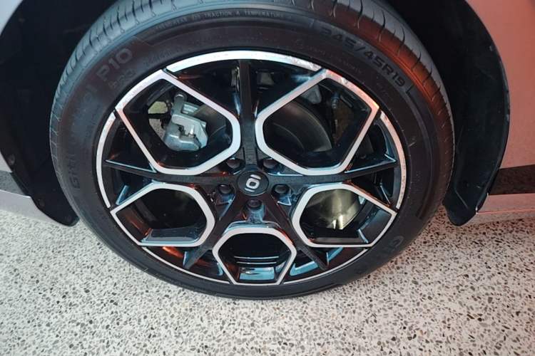 Used CHANGAN NEVO A07 2024 All-Electric "True Fragrance" Edition 710 Flagship Model Right Rear Wheel Hub