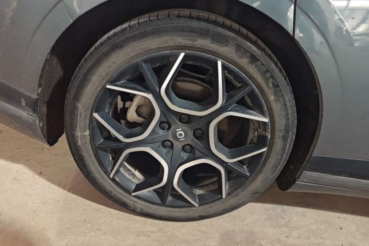 Used CHANGAN NEVO A07 2024 All-Electric "True Fragrance" Edition 710 Flagship Model Right Rear Wheel Hub