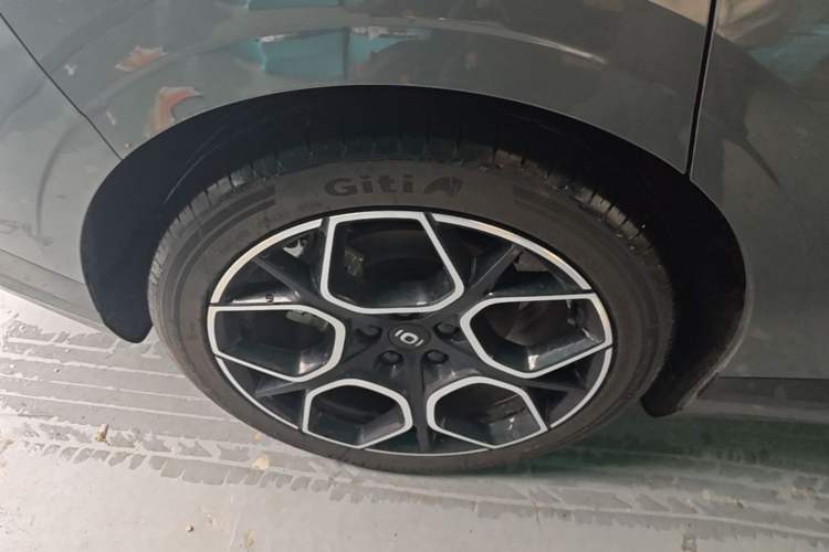 Used CHANGAN NEVO A07 2024 All-Electric "True Fragrance" Edition 710 Flagship Model Right Rear Wheel Hub