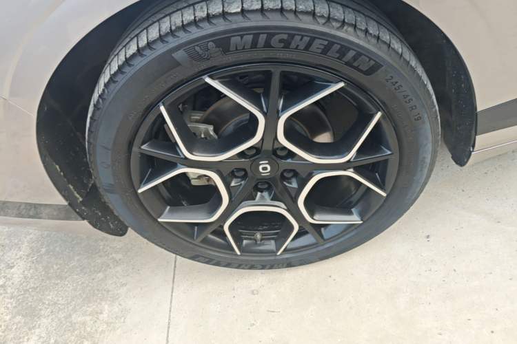 Used CHANGAN NEVO A07 2024 All-Electric "True Fragrance" Edition 710 Flagship Model Right Rear Wheel Hub