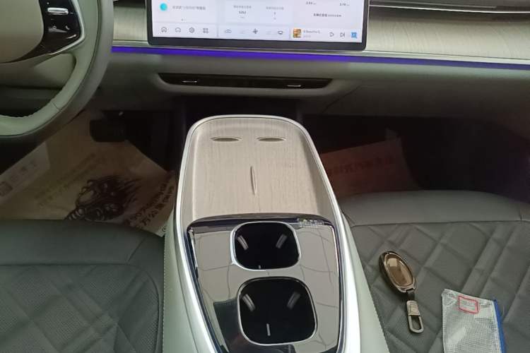 Used CHANGAN NEVO A07 2024 All-Electric "True Fragrance" Edition 710 Flagship Model Gear Lever