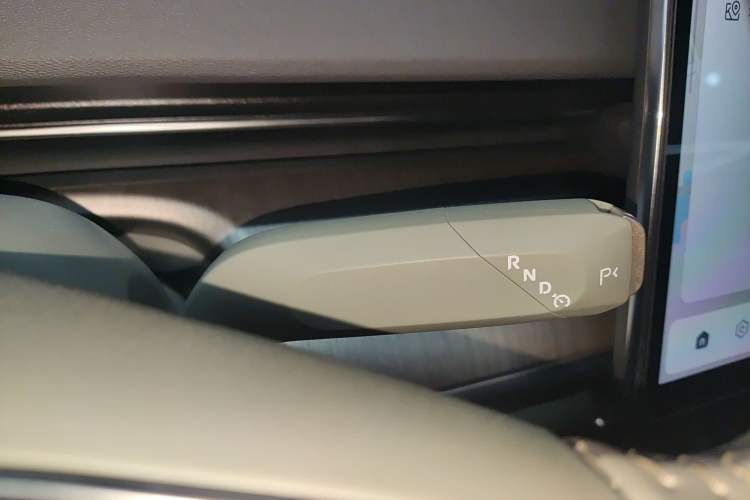 Used CHANGAN NEVO A07 2024 Pure Electric "True Fragrance" Edition 515 Prestige Model Gear Lever