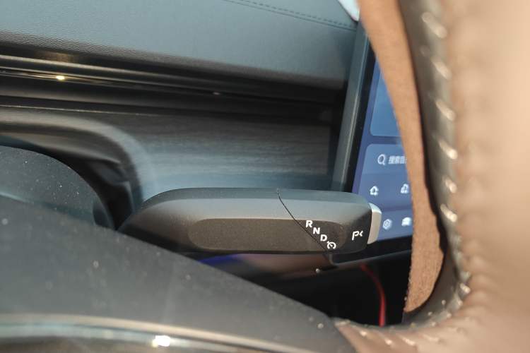 Used CHANGAN NEVO A07 2024 All-Electric "True Fragrance" Edition 710 Flagship Model Gear Lever