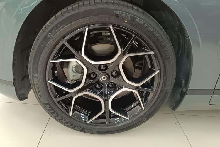 Used CHANGAN NEVO A07 2024 All-Electric "True Fragrance" Edition 710 Flagship Model Left Front Wheel Hub