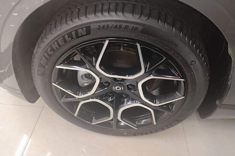 Used CHANGAN NEVO A07 2024 All-Electric "True Fragrance" Edition 710 Flagship Model Left Front Wheel Hub