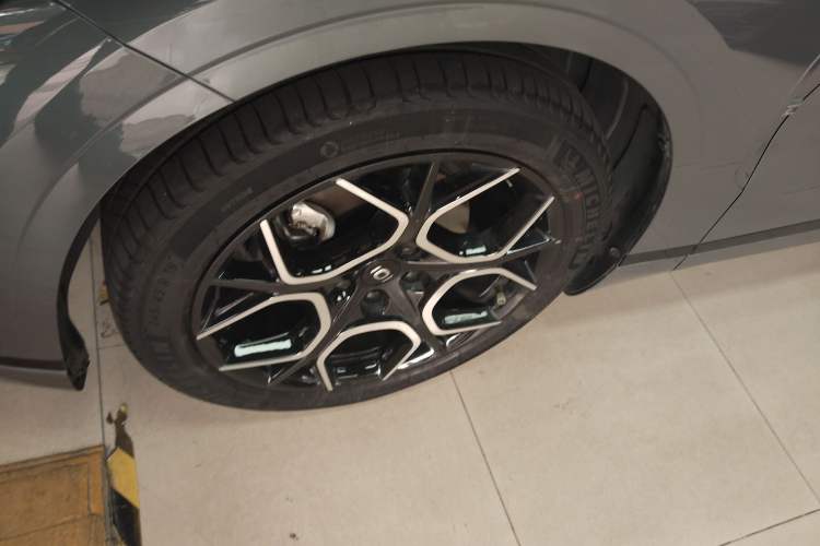 Used CHANGAN NEVO A07 2024 All-Electric "True Fragrance" Edition 710 Flagship Model Left Front Wheel Hub