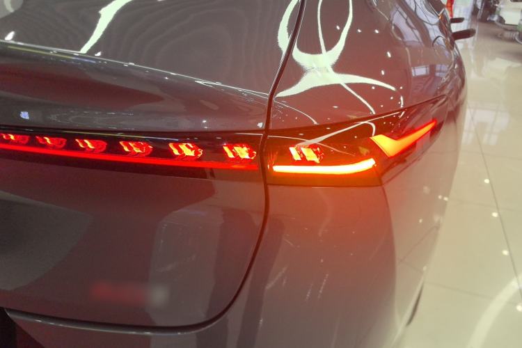 Used CHANGAN NEVO A07 2024 All-Electric "True Fragrant" Edition 515 Elite Model Right Rear Taillight