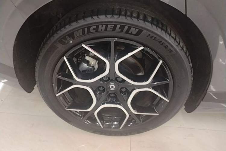 Used CHANGAN NEVO A07 2024 All-Electric "True Fragrance" Edition 710 Flagship Model Right Rear Wheel Hub
