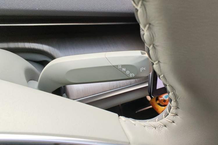 Used CHANGAN NEVO A07 2024 All-Electric "True Fragrance" Edition 710 Flagship Model Gear Lever
