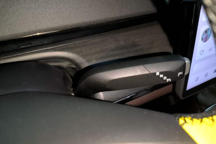 Used CHANGAN NEVO A07 2024 All-Electric "True Fragrance" Edition 710 Flagship Model Gear Lever