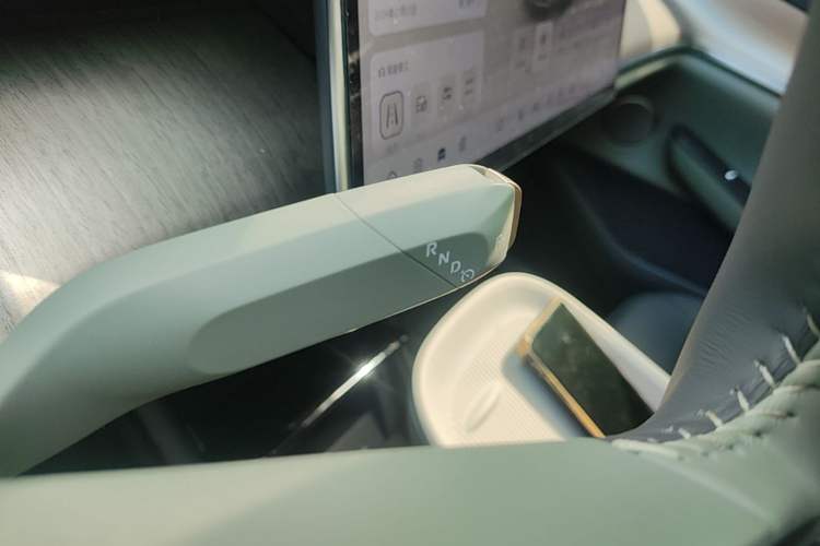 Used CHANGAN NEVO A07 2024 All-Electric "True Fragrance" Edition 710 Flagship Model Gear Lever