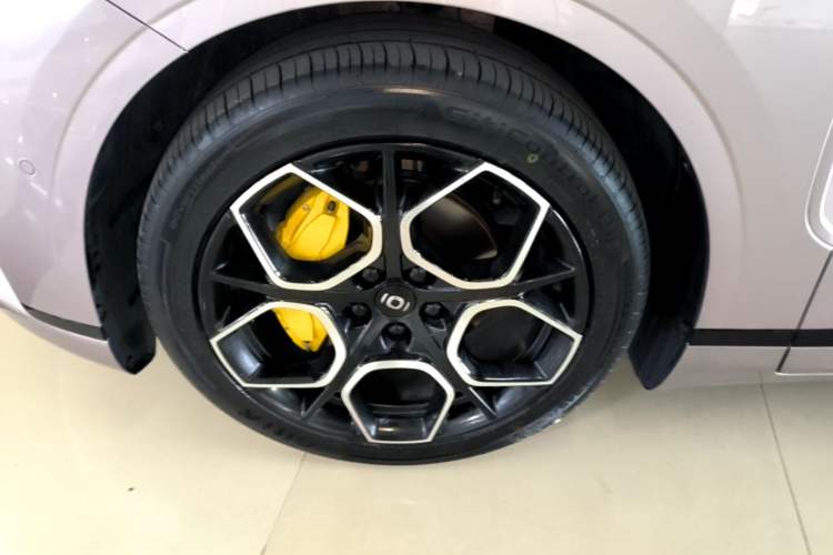 Used CHANGAN NEVO A07 2024 All-Electric "True Fragrance" Edition 710 Flagship Model Left Front Wheel Hub