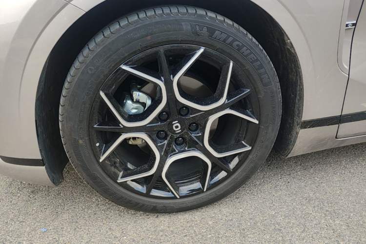 Used CHANGAN NEVO A07 2024 All-Electric "True Fragrance" Edition 710 Flagship Model Left Front Wheel Hub