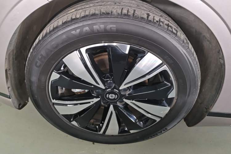Used CHANGAN NEVO A07 2024 All-Electric "True Fragrant" Edition 515 Elite Model Left Front Wheel Hub