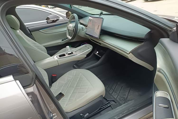 Used CHANGAN NEVO A07 2024 All-Electric "True Fragrant" Edition 515 Elite Model Right Front Seat