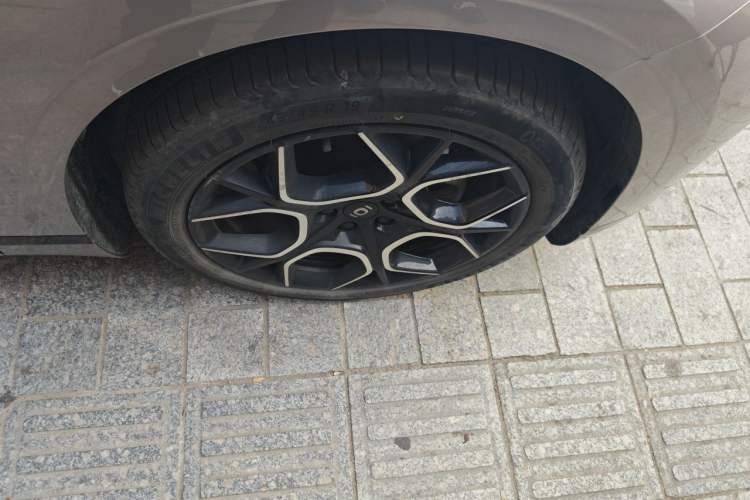 Used CHANGAN NEVO A07 2024 All-Electric "True Fragrance" Edition 710 Flagship Model Right Front Wheel Hub