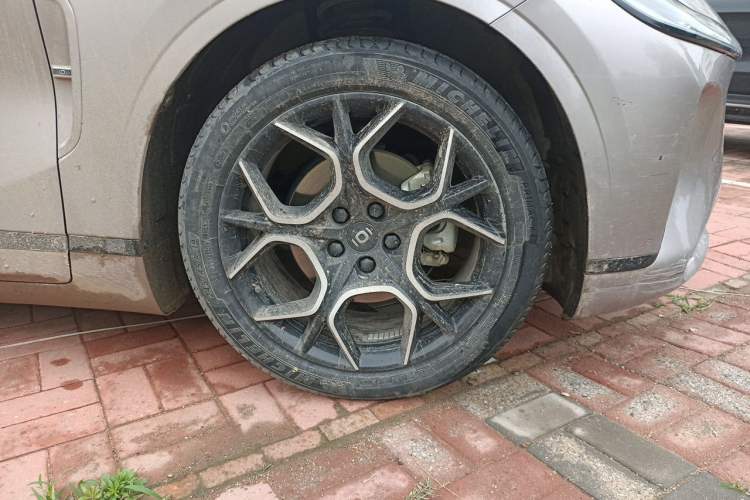 Used CHANGAN NEVO A07 2024 All-Electric "True Fragrance" Edition 710 Flagship Model Right Front Wheel Hub