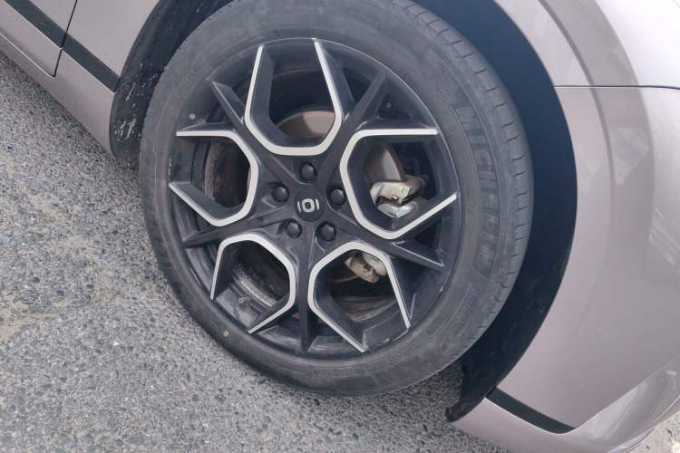 Used CHANGAN NEVO A07 2024 All-Electric "True Fragrance" Edition 710 Flagship Model Right Front Wheel Hub