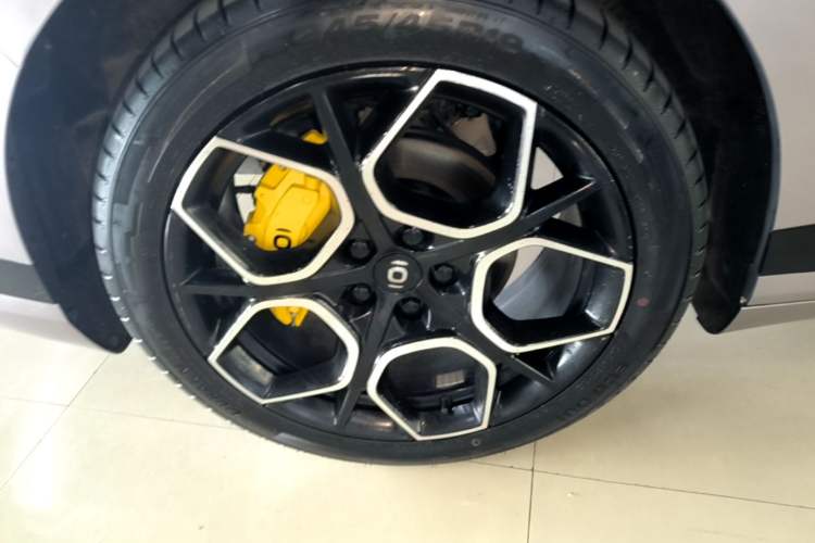 Used CHANGAN NEVO A07 2024 All-Electric "True Fragrance" Edition 710 Flagship Model Right Rear Wheel Hub