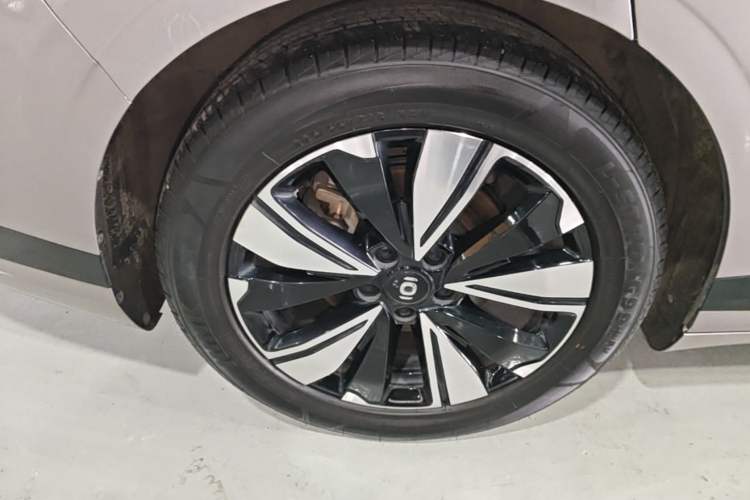 Used CHANGAN NEVO A07 2024 All-Electric "True Fragrant" Edition 515 Elite Model Right Rear Wheel Hub