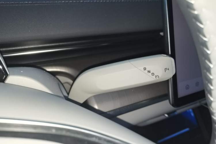 Used CHANGAN NEVO A07 2024 All-Electric "True Fragrance" Edition 710 Flagship Model Gear Lever