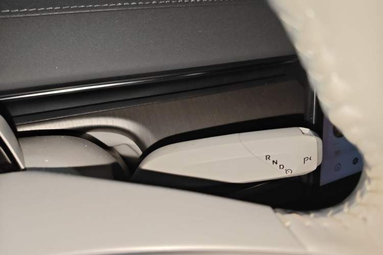 Used CHANGAN NEVO A07 2024 All-Electric "True Fragrance" Edition 710 Flagship Model Gear Lever