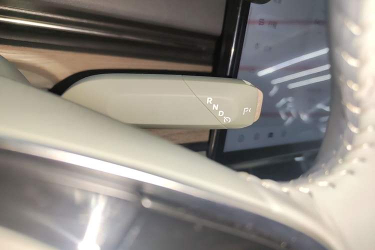 Used CHANGAN NEVO A07 2024 All-Electric "True Fragrant" Edition 515 Elite Model Gear Lever