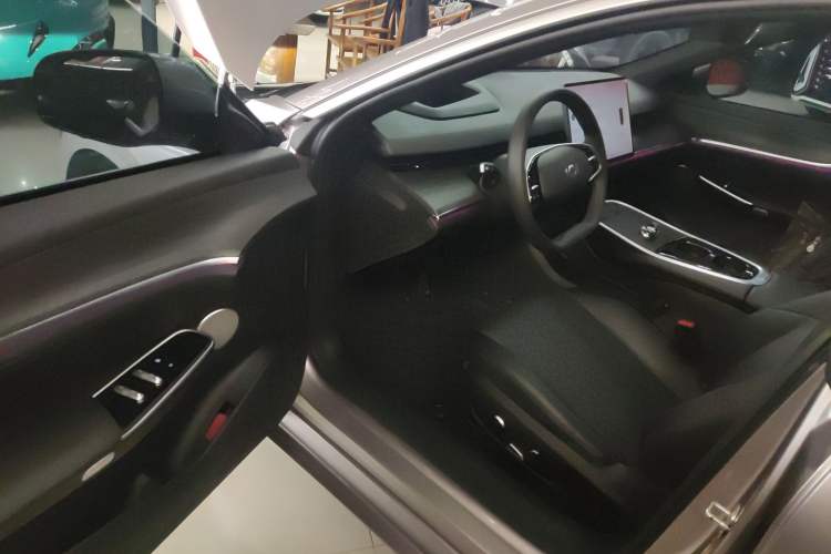 Used CHANGAN NEVO A07 2024 All-Electric "True Fragrance" Edition 710 Flagship Model Interior 3