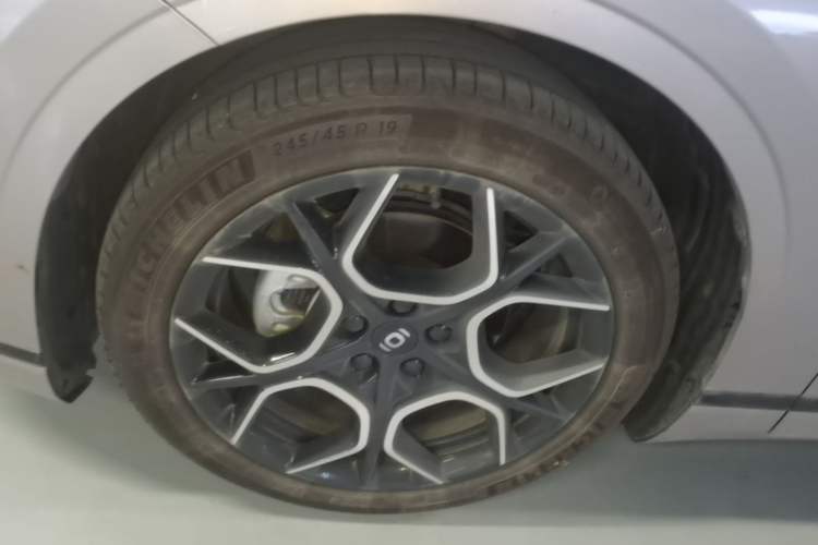 Used CHANGAN NEVO A07 2024 All-Electric "True Fragrance" Edition 710 Flagship Model Left Front Wheel Hub