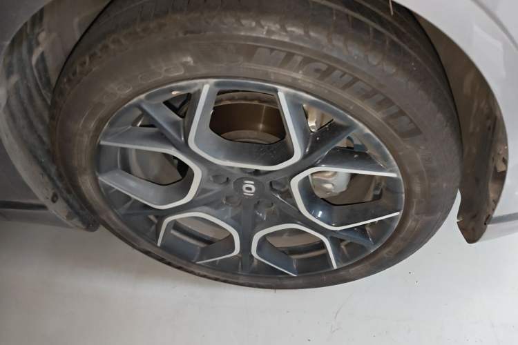 Used CHANGAN NEVO A07 2024 All-Electric "True Fragrance" Edition 710 Flagship Model Right Front Wheel Hub