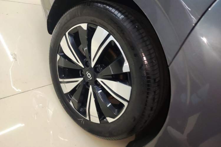 Used CHANGAN NEVO A07 2024 All-Electric "True Fragrant" Edition 515 Elite Model Right Rear Wheel Hub