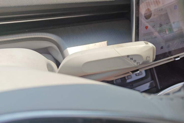 Used CHANGAN NEVO A07 2024 All-Electric "True Fragrance" Edition 710 Flagship Model Gear Lever